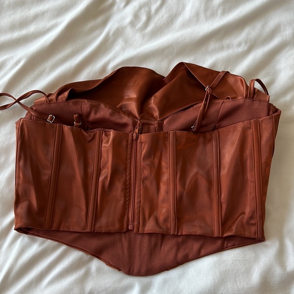 Corset top never worn - Picture 2 of 3